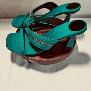 Elegant Green Women's 3” heel Sandals Size 9